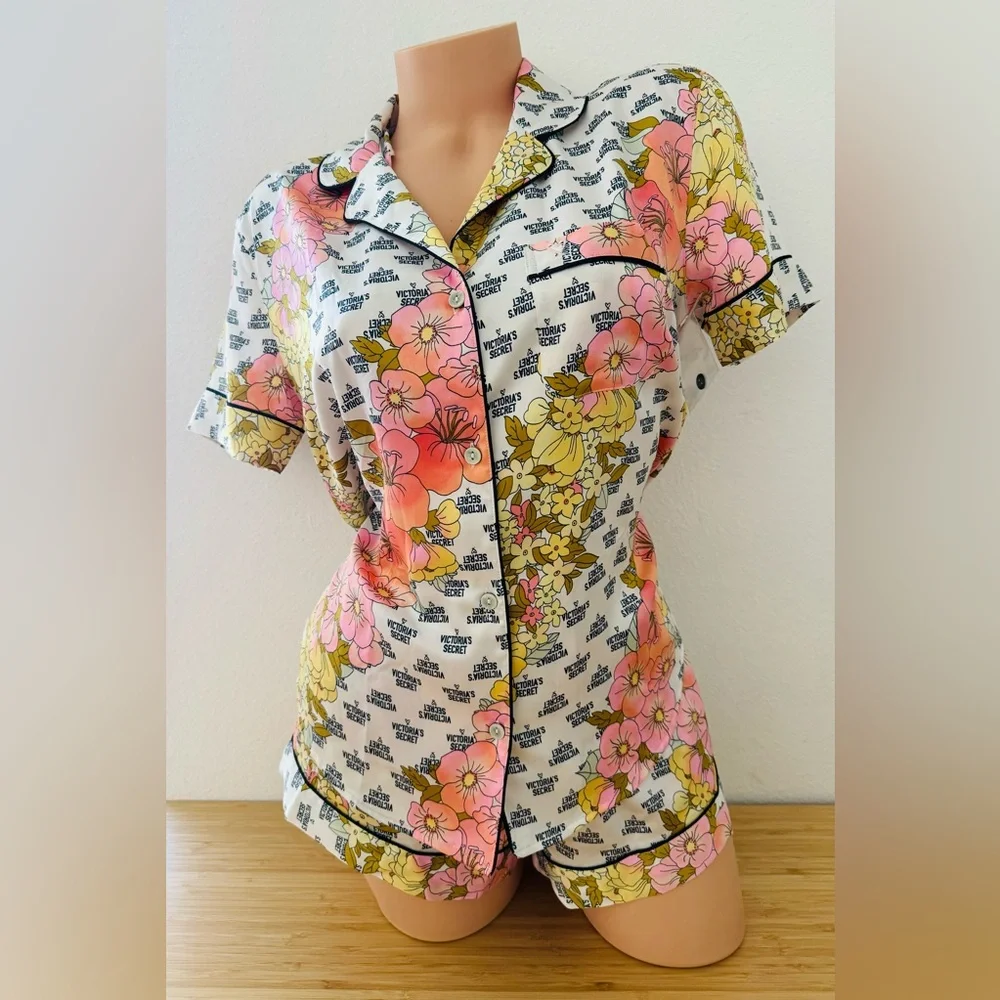 Victoria’s Secret Satin Pajama Set Top & Short Floral Logo Xs - Picture 4 of 10